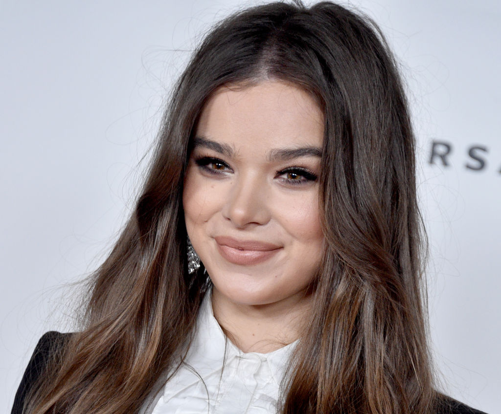 LOS ANGELES, CALIFORNIA - JANUARY 26: Hailee Steinfeld attends the Universa...