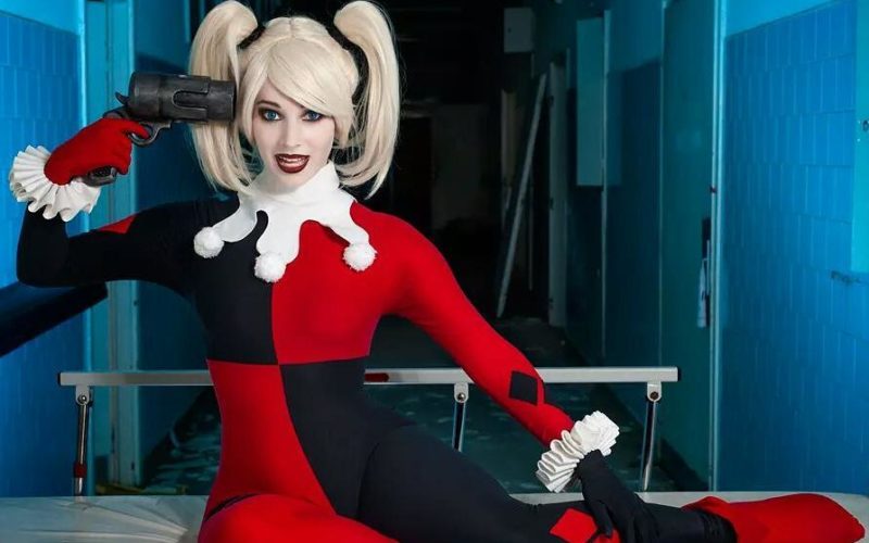 Harley Quinn cosplay by Enji Night