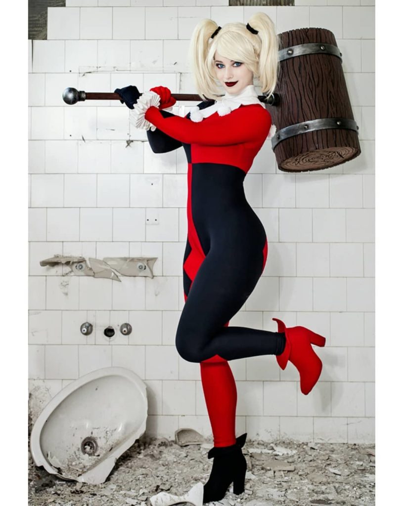 This Harley Quinn cosplay by Enji Night is crazy good